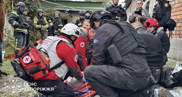 Россияне атаковали Запорожье - есть раненые, разрушены дома 
