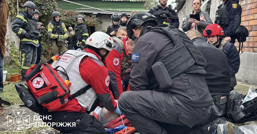 Росіяни атакували Запоріжжя - є поранені, зруйновані будинки 