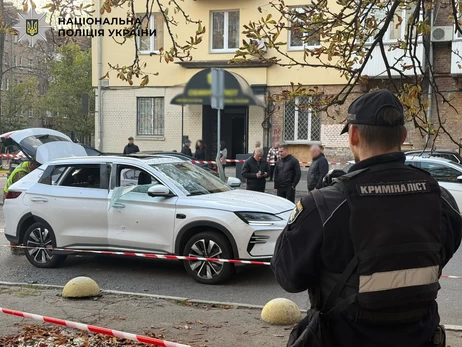 У центрі Києва вибухнув електрокар - водій у лікарні