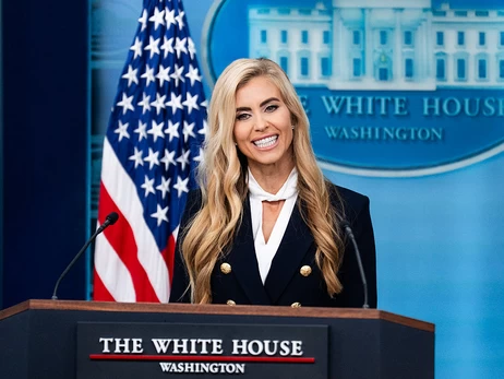 Після провального дебюту новій прессекретарці Трампа дали ще один шанс
