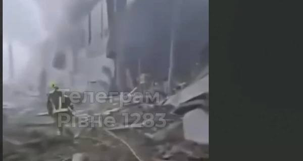 Россияне атаковали Ровно – повреждены жилые дома, гипермаркет и ТРЦ, есть травмированные
