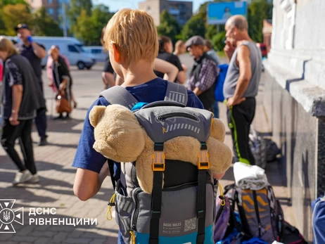 МЗС запровадило сертифікати для дітей українців за кордоном, у діаспорі розкритикували ініціативу