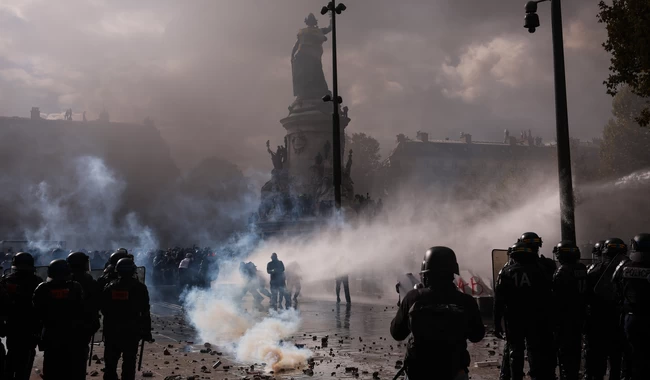 Масштабные протесты во Франции переросли в столновения и погромы