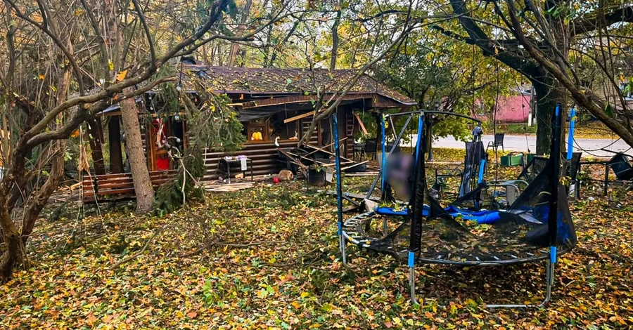 РФ ударил по парку Новой Водолаги - погибли 6 человек, много раненых детей