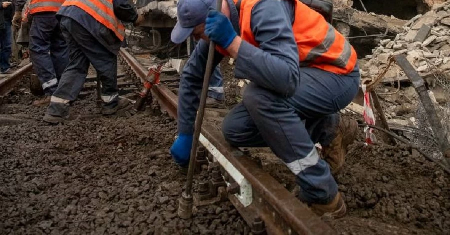 В Киеве возобновили движение поездов на 