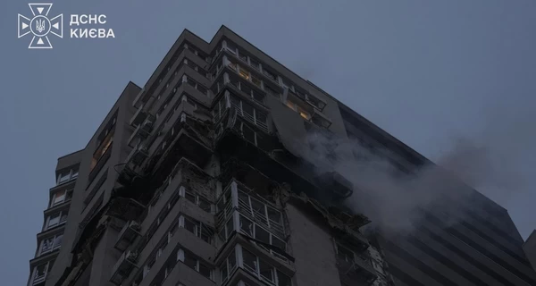 У Києві російський БпЛА влучив у 24-поверхівку – на місці пожежа, двоє загиблих