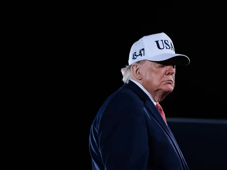 Трамп устроил серию конфликтов с журналистами, обзывая их и приказывая быть 