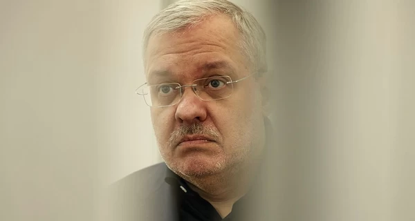 С Галущенко сняли электронный браслет, но запретили выезжать из Киева