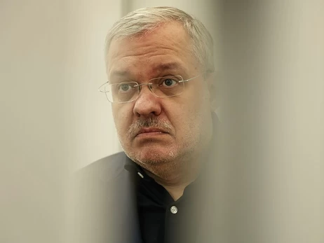 С Галущенко сняли электронный браслет, но запретили выезжать из Киева