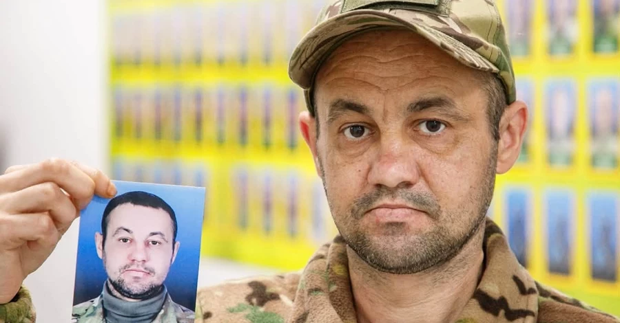 На Закарпатье вернувшийся из плена пограничник сам снял свое фото с доски пропавших без вести 