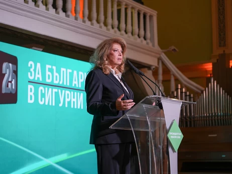 У першому турі виборів президента Болгарії лідирує наступниця Радева