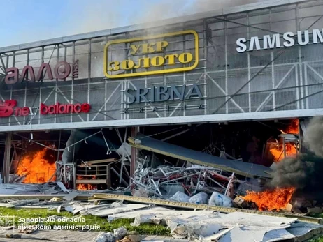 Росіяни били по Запоріжжю ракетами, авіацією та дронами - пошкоджено найбільший ТЦ