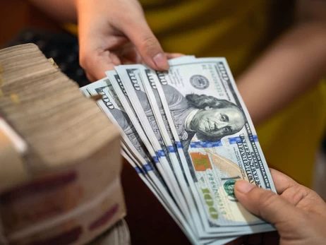 Курс долара в Україні знову оновив рекорд - на 27 жовтня становить 45,53 гривні