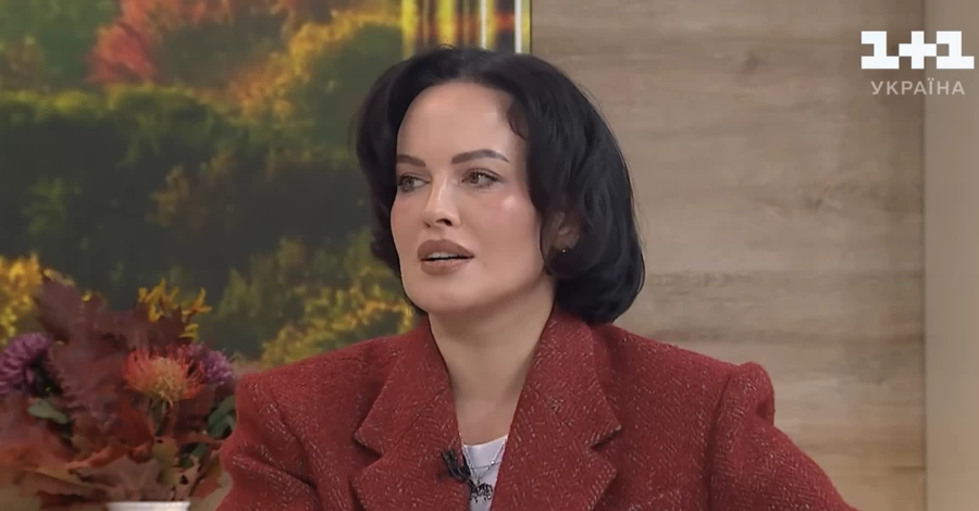 Дістаємо подвійні листочки: Даша Астаф'єва читає Радіодиктант національної єдності