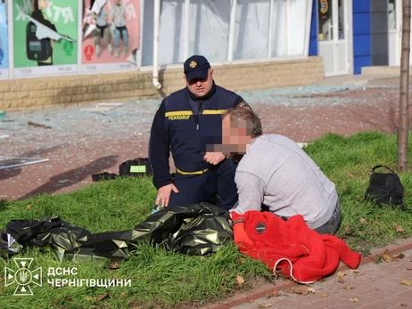 Внаслідок удару РФ по центру Чернігова загинули дві 15-річні дівчинки