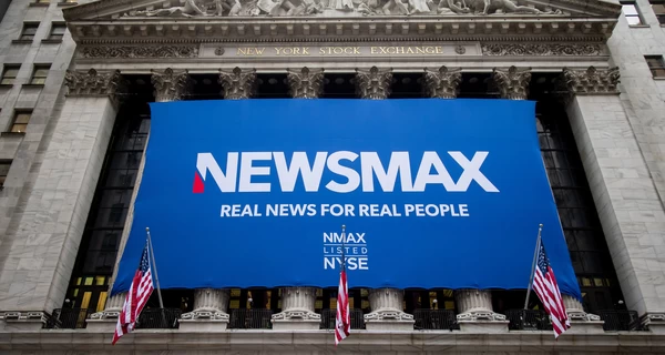 Радник Меланії та протрапівський канал Newsmax в Олешках: хто і як висвітлюватиме гуманітарну місію