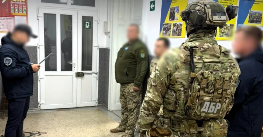 В Черновицкой области задержали чиновников ТЦК – обвиняют в пытках, похищении людей и взяточничестве