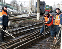 Железнодорожники прекратили ремонтировать пути и вокзалы  