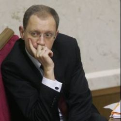 Партия регионов решила уволить Арсения Яценюка 