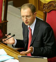 Яценюк проголосовал за свою отставку 