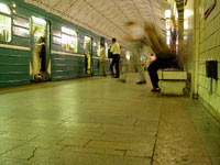 Киевским бюджетникам метро продаст проездные в рассрочку 