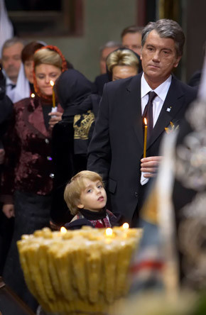 Как Украина отметила 75-летие Голодомора: Депутаты и чиновники поминальные свечи не зажигали? 