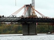 Южный мост в Киеве ремонтируют только по ночам 