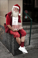 Санта Клауса уволили из торгового центра за приставания к покупательнице 
