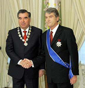 Ющенко наградили орденом, который дают «за высокие достижения в труде» ФОТО