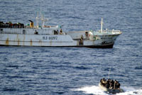 Военные спасли тонущих сомалийских пиратов 