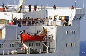 Сомалийским пиратам надоело ждать выкуп за Фаину 