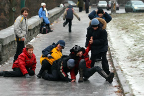 Ледяной апокалипсис в Киеве: вчера в травмпункты обратились тысячи людей    ФОТО