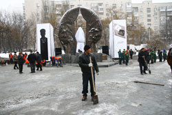 В Киеве открыли монумент Гонгадзе  
