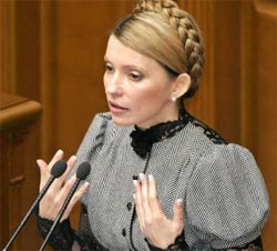 Юлия Тимошенко требует, чтобы НБУ поднял курс гривны до 6,5. 