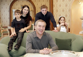 Черновецкий встретит Новый год с Дедом Морозом и четырьмя внуками. 