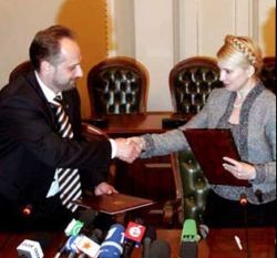 У Ющенко заявили, что газ Украине перекрыла Тимошенко вместе с Кремлём 