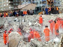 В Анкаре на людей рухнул 4-этажный дом ФОТО