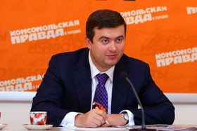 Глава Дарницкого района Виталий СТАШУК: «Долгов по зарплате дворникам, учителям и госслужащим у нас нет» 