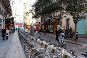 В Париже народ пересел на велосипеды 