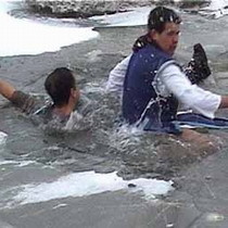 Спасатели призывают быть осторожными на льду 