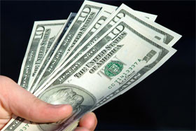 Доллар дорожает, потому что у Нацбанка кончаются деньги? 
