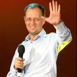 Яценюк утверждает, что он «не политическое трепло» 