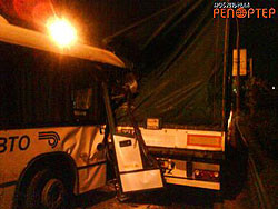 Пассажирский автобус столкнулся с грузовиком под Харьковом 