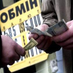 Гривна девальвировала на 58%, рубль на 50% 