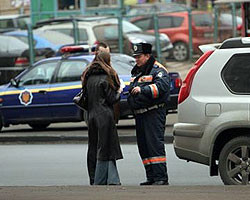 Водитель сбил на переходе киевлянку и спрятался 
