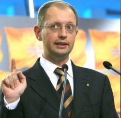 Яценюк считает украинских политиков варениками 