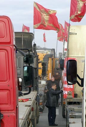 Дальнобойщики перекрыли трассу Киев - Одесса 