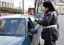 Львовские ГАИшники устроили женщинам-водителям праздник 