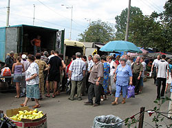 Стихийные рынки в Киеве станут вполне официальными 