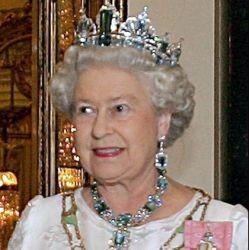 Королева Елизавета II решила подзаработать в кризис 